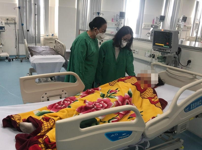 Nữ sinh K. được cấp cứu tại bệnh viện.