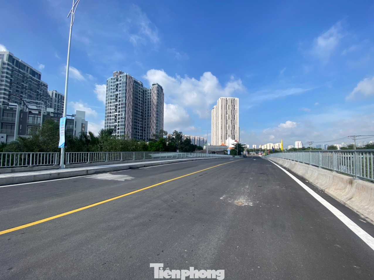 Một cây cầu trên đường song hành cao tốc TPHCM - Long Thành - Dầu Giây.