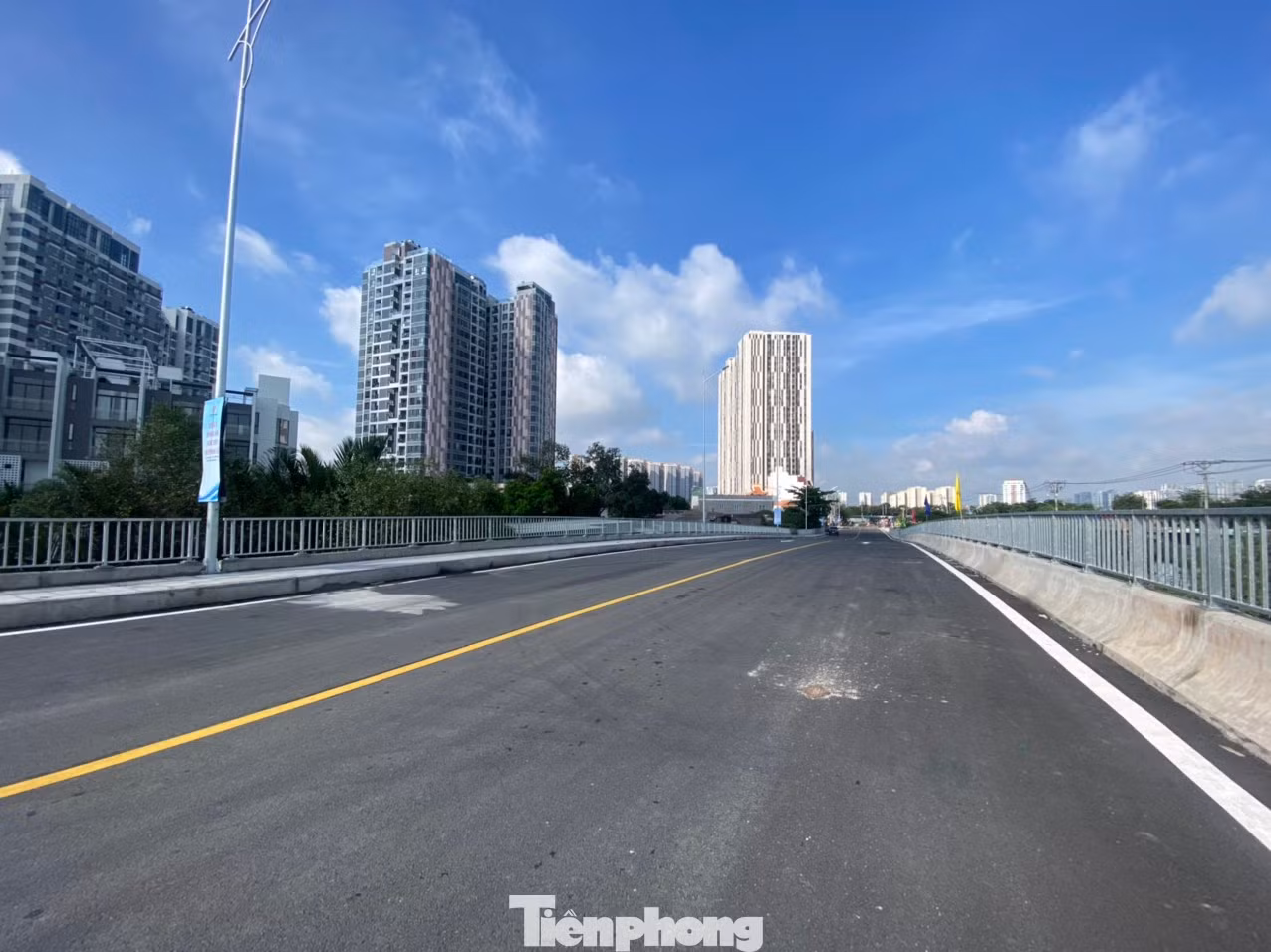 Một cây cầu trên đường song hành cao tốc TPHCM - Long Thành - Dầu Giây.