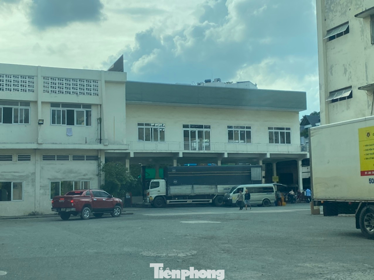 Khu đất số 419 Lê Hồng Phong, quận 10 có 3 mặt tiền. Trong đó, phía mặt tiền đường Vĩnh Viễn đang được Công ty TNHH Thành Bưởi làm nơi trung chuyển hàng hoá.