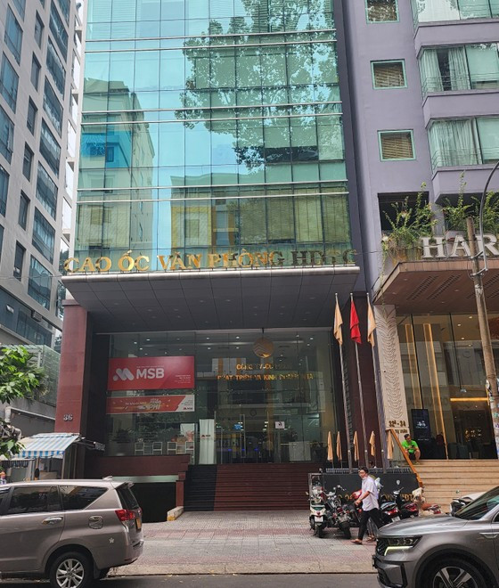 Công ty CP Phát triển và Kinh doanh nhà thông báo toàn thể cán bộ, nhân viên tạm thời nghỉ không hưởng lương để chờ việc, kể từ ngày 26/11 cho đến khi công ty có thông báo mới. Ảnh: SGGP.