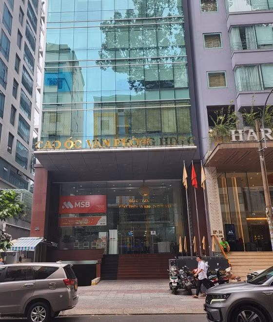 Công ty CP Phát triển và Kinh doanh nhà thông báo toàn thể cán bộ, nhân viên tạm thời nghỉ không hưởng lương để chờ việc, kể từ ngày 26/11 cho đến khi công ty có thông báo mới. Ảnh: SGGP. Công ty CP Phát triển và Kinh doanh nhà thông báo toàn thể cán bộ, nhân viên tạm thời nghỉ không hưởng lương để chờ việc, kể từ ngày 26/11 cho đến khi công ty có thông báo mới. Ảnh: SGGP.