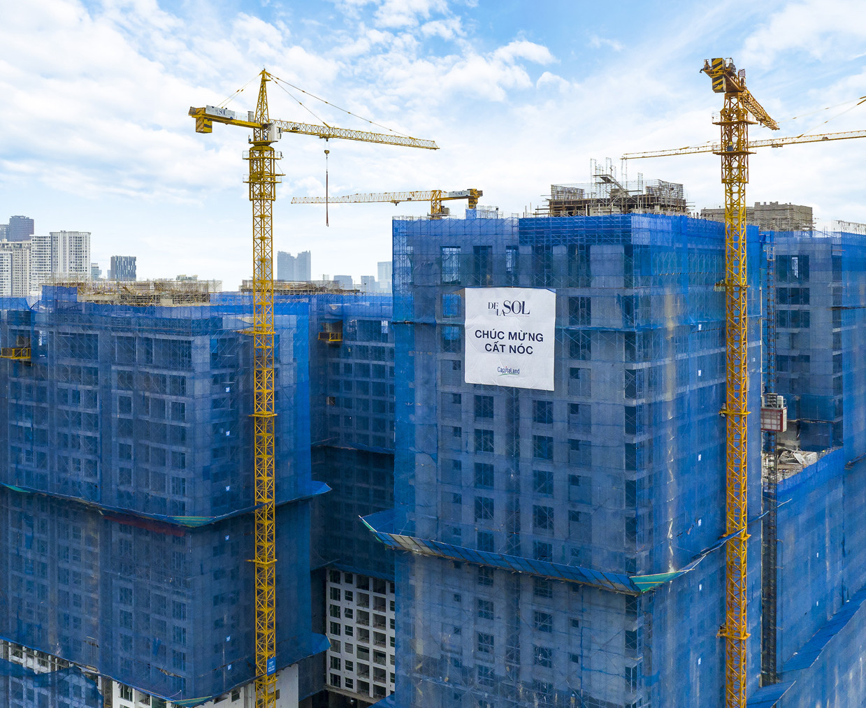 Chung cư De La Sol hay còn gọi là Cửu Long ở số 1 đường Tôn Thất Thuyết, phường 1, quận 4. Ngày 13/2/2017, UBND TPHCM ban hành quyết định chấp thuận đầu tư dự án với quy mô 14.000 m2. Theo quy hoạch, dự án do Công ty CP Đầu tư sản xuất kinh doanh Sài Gòn Cửu Long làm chủ đầu tư có 870 căn hộ.