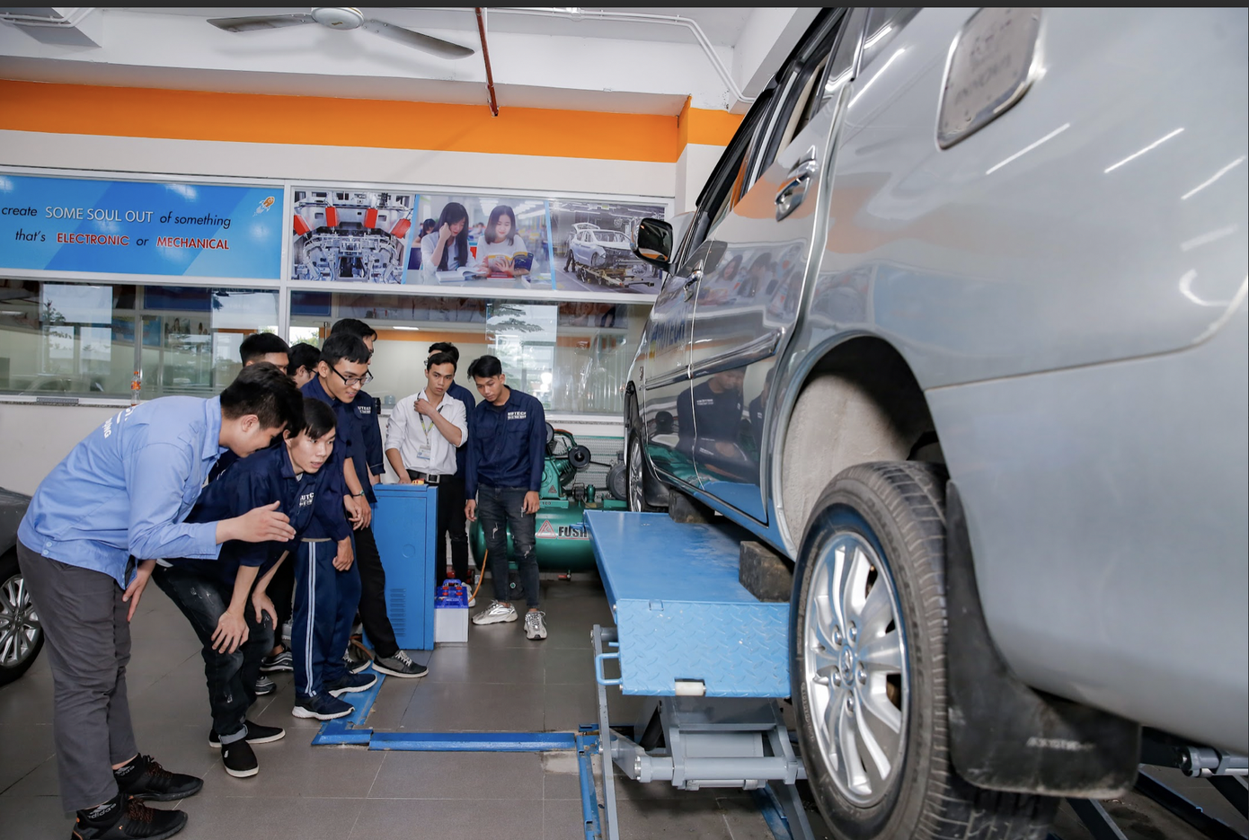 Năm 2024, HUTECH tuyển sinh 63 ngành đào tạo.