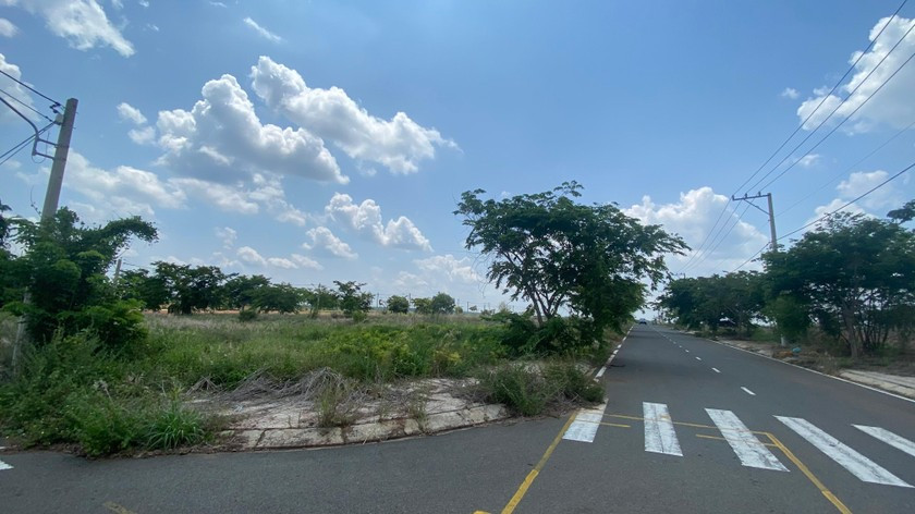 Khu dân cư Phú Thịnh bị Thanh tra Bộ Tư pháp thanh tra việc chấp hành pháp luật về đấu giá tài sản vì liên quan đến bà Trần Ngọc Bích và ông Phạm Phú Quốc - nhân viên Tân Hiệp Phát (Ảnh: P. L).