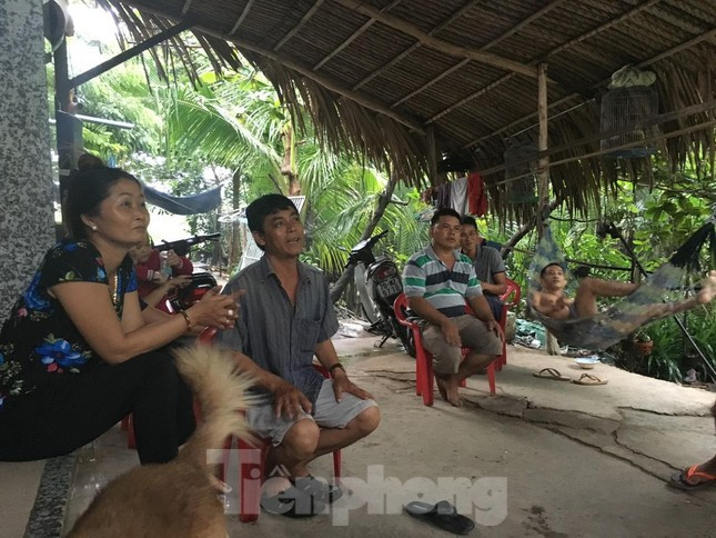 Người dân chờ đền bù ở Khu dân cư Bắc Phước Kiển (huyện Nhà Bè, TPHCM) trong 1 lần trò chuyện với PV Tiền Phong về việc tái định cư.