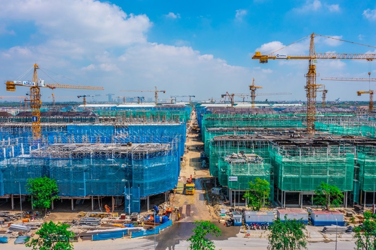 Tổng doanh thu thuần hợp nhất của Vinhomes trong quý III đạt 32.700 tỷ đồng, tăng 84% so với cùng kỳ năm 2022. Tổng doanh thu thuần hợp nhất của Vinhomes trong quý III đạt 32.700 tỷ đồng, tăng 84% so với cùng kỳ năm 2022.