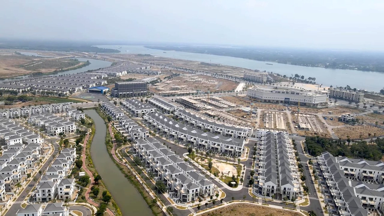 Novaland đặt mục tiêu lợi nhuận sau thuế 2023 ở mức 214 tỷ đồng, thấp nhất trong 8 năm qua, kể từ khi doanh nghiệp bất động sản này niêm yết trên HoSE năm 2016. Novaland đặt mục tiêu lợi nhuận sau thuế 2023 ở mức 214 tỷ đồng, thấp nhất trong 8 năm qua, kể từ khi doanh nghiệp bất động sản này niêm yết trên HoSE năm 2016.