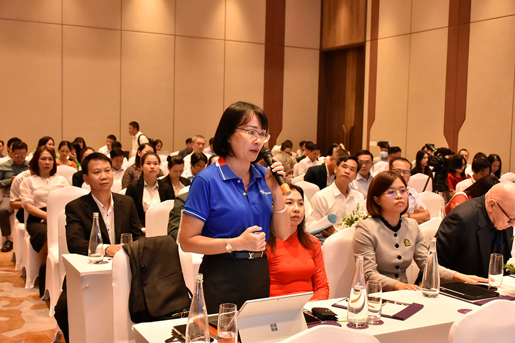 Bà Huỳnh Phan Phương Hoàng - Phó Tổng giám đốc Vietravel - phát biểu tại hội nghị.