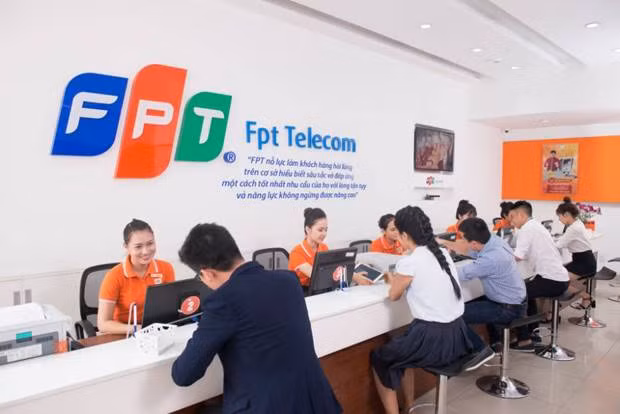 Công ty CP Viễn thông FPT dự kiến phát hành thêm hơn 164 triệu cổ phiếu thưởng cho cổ đông. Công ty CP Viễn thông FPT dự kiến phát hành thêm hơn 164 triệu cổ phiếu thưởng cho cổ đông.