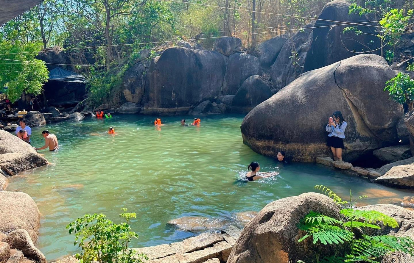 Hiện tại, doanh nghiệp du lịch có rất nhiều tour, tuyến kết nối vùng Đông Nam Bộ.