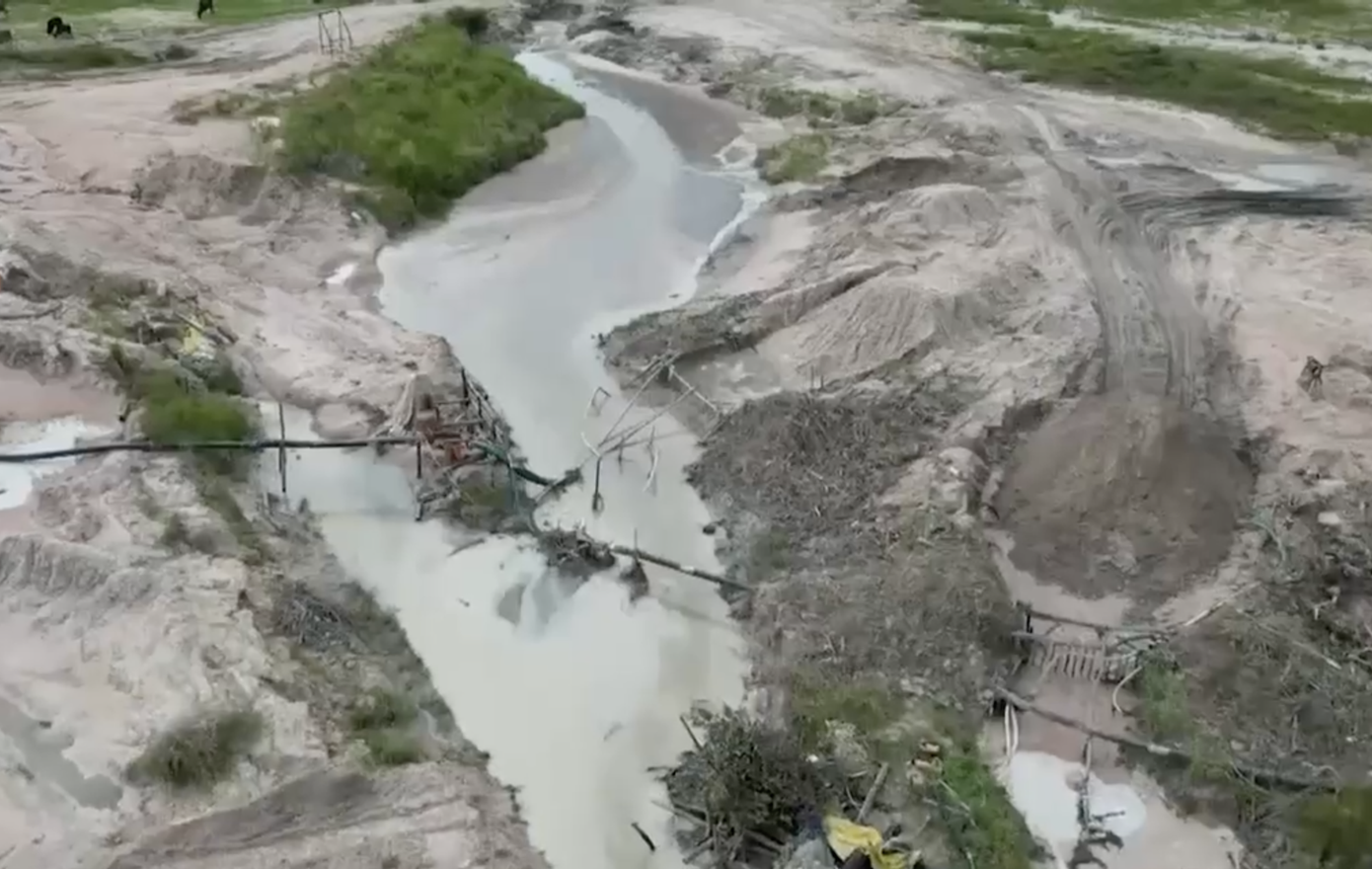 Một công trường khai thác khoáng sản ở huyện Tánh Linh.