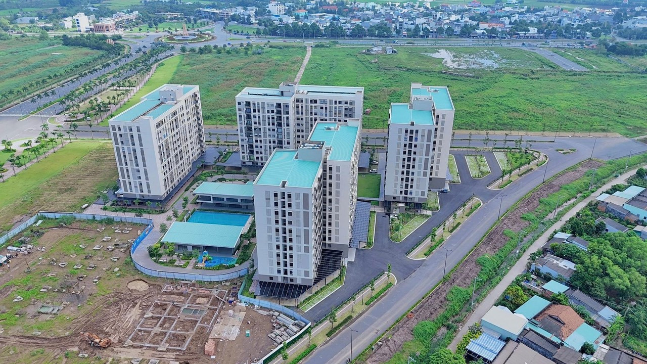 Số lượng bất động sản rao bán tại TPHCM và Hà Nội trong 9 tháng đầu năm 2023 giảm khoảng 50% so với cùng kỳ. Số lượng bất động sản rao bán tại TPHCM và Hà Nội trong 9 tháng đầu năm 2023 giảm khoảng 50% so với cùng kỳ.