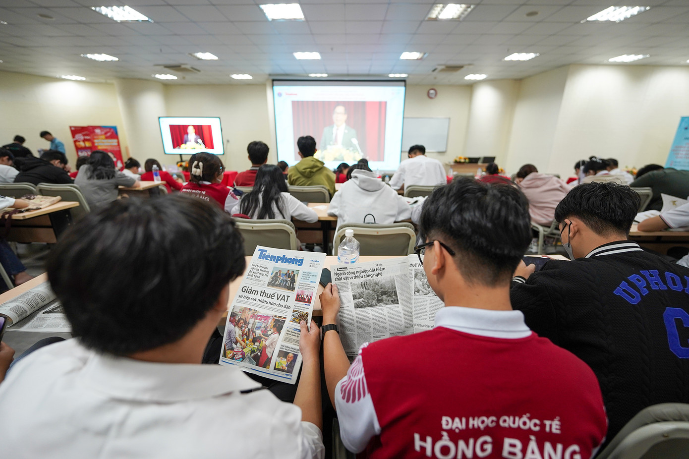 TPHCM hiện có điểm đánh giá chất lượng bệnh viện tốt hơn nhiều so với trung bình chung cả nước, không có nhóm tiêu chí nào dưới 3,5 điểm. TPHCM hiện có điểm đánh giá chất lượng bệnh viện tốt hơn nhiều so với trung bình chung cả nước, không có nhóm tiêu chí nào dưới 3,5 điểm.