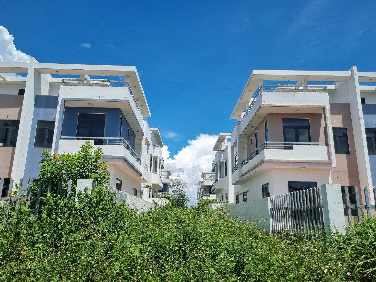 Tại báo cáo tài chính kiểm toán năm 2022 của Công ty CP Đầu tư LDG, Công ty TNHH Dịch vụ Tư vấn Tài chính Kế toán và Kiểm toán Phía Nam (AASCS) đưa ra các vấn đề cần nhấn mạnh.