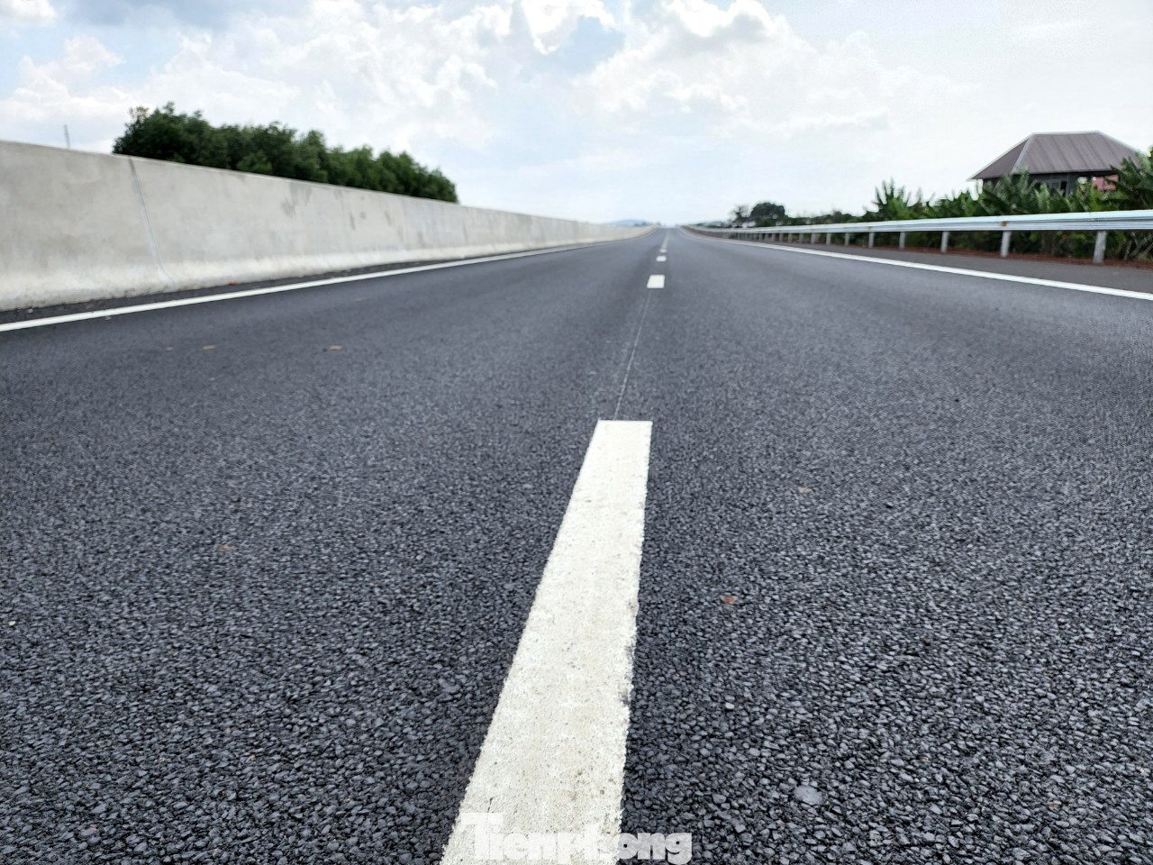 Lễ khánh thành cao tốc Phan Thiết - Dầu Giây sẽ tổ chức tại Km0+000, xã Hàm Kiệm, huyện Hàm Thuận Nam, tỉnh Bình Thuận. Lễ khánh thành cao tốc Phan Thiết - Dầu Giây sẽ tổ chức tại Km0+000, xã Hàm Kiệm, huyện Hàm Thuận Nam, tỉnh Bình Thuận.