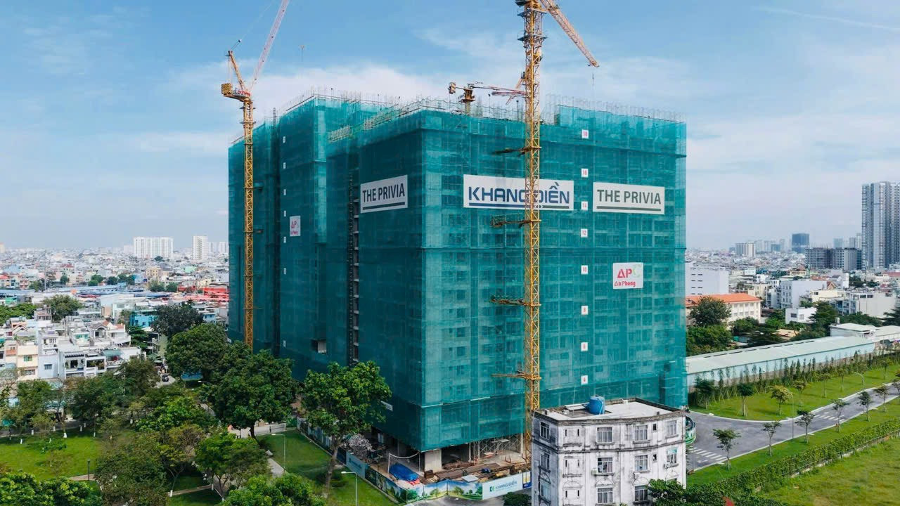 Khoảng 80% số căn hộ một số dự án đã được mua ngay trong sự kiện mở bán. Khoảng 80% số căn hộ một số dự án đã được mua ngay trong sự kiện mở bán.