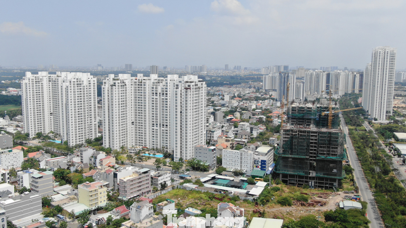 UBND TPHCM dự kiến xem xét ký duyệt, ban hành 2 quyết định trước ngày 14/9. UBND TPHCM dự kiến xem xét ký duyệt, ban hành 2 quyết định trước ngày 14/9.