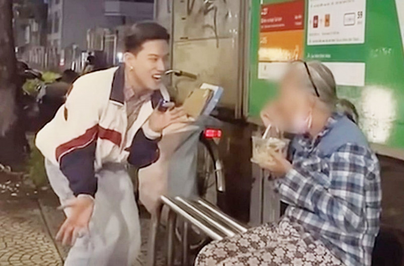 Nền tảng TikTok chứa nhiều nội dung xấu, độc. Nền tảng TikTok chứa nhiều nội dung xấu, độc.