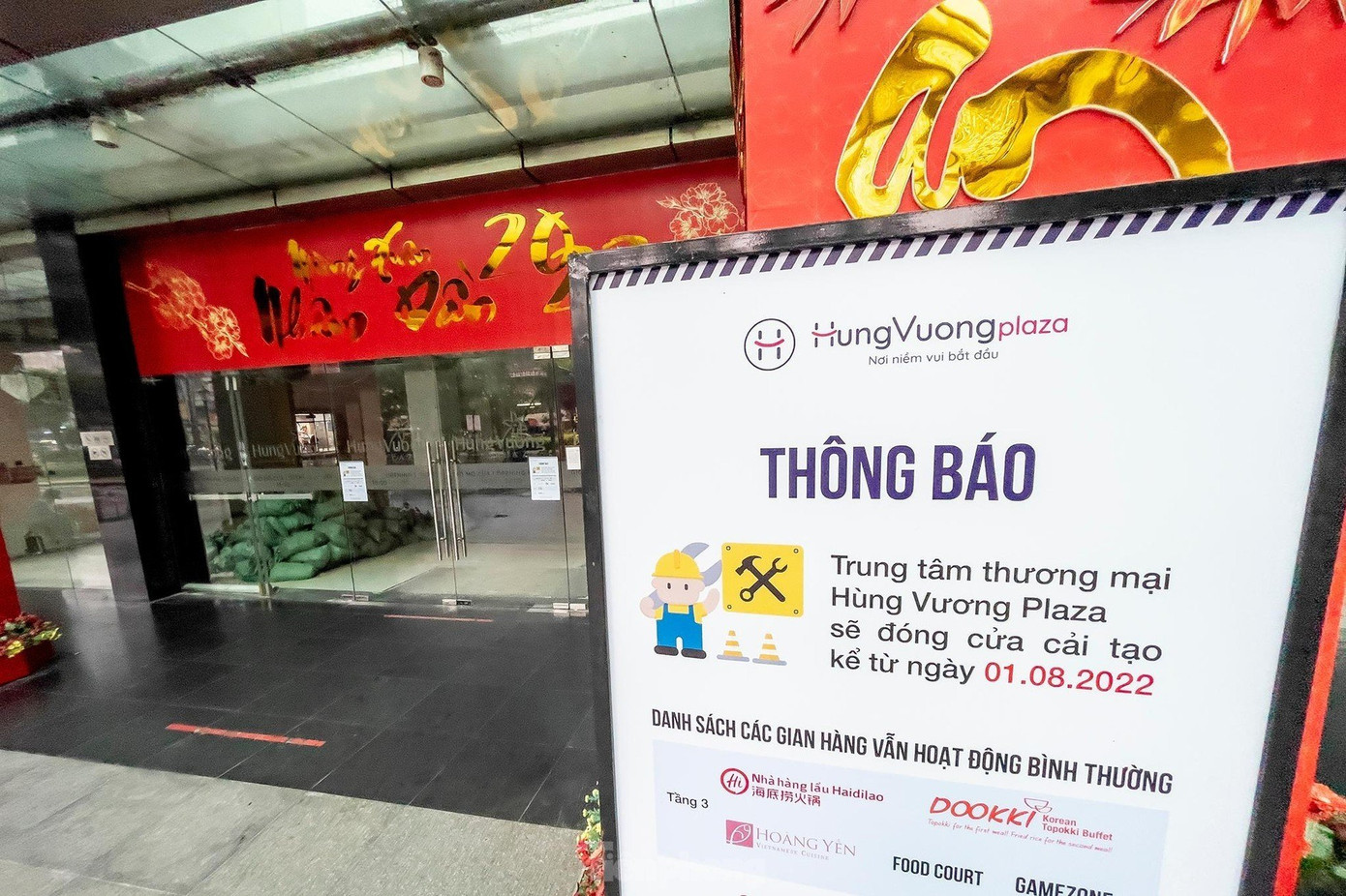 Hùng Vương Plaza đóng cửa cải tạo từ 1/8/2022 - thời điểm Kido tiếp quản sau khi Parkson rút đi. Ảnh: Phạm Nguyễn