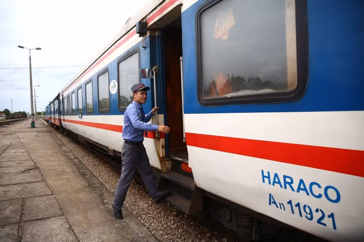 Công ty CP Vận tải Đường sắt Hà Nội lãi sau thuế 98 tỷ đồng trong 9 tháng qua. Công ty CP Vận tải Đường sắt Hà Nội lãi sau thuế 98 tỷ đồng trong 9 tháng qua.