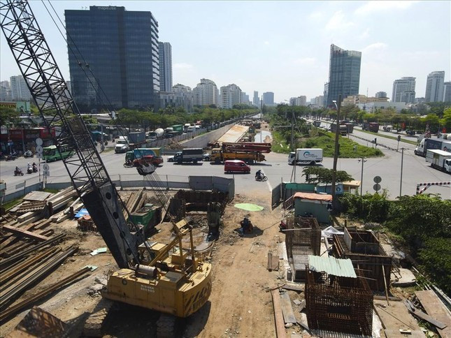 Các sở, ban, ngành, UBND TP.Thủ Đức và các quận huyện phấn đấu rút ngắn ít nhất 30% thời gian giải quyết hồ sơ trình thẩm định, phê duyệt dự án đầu tư.