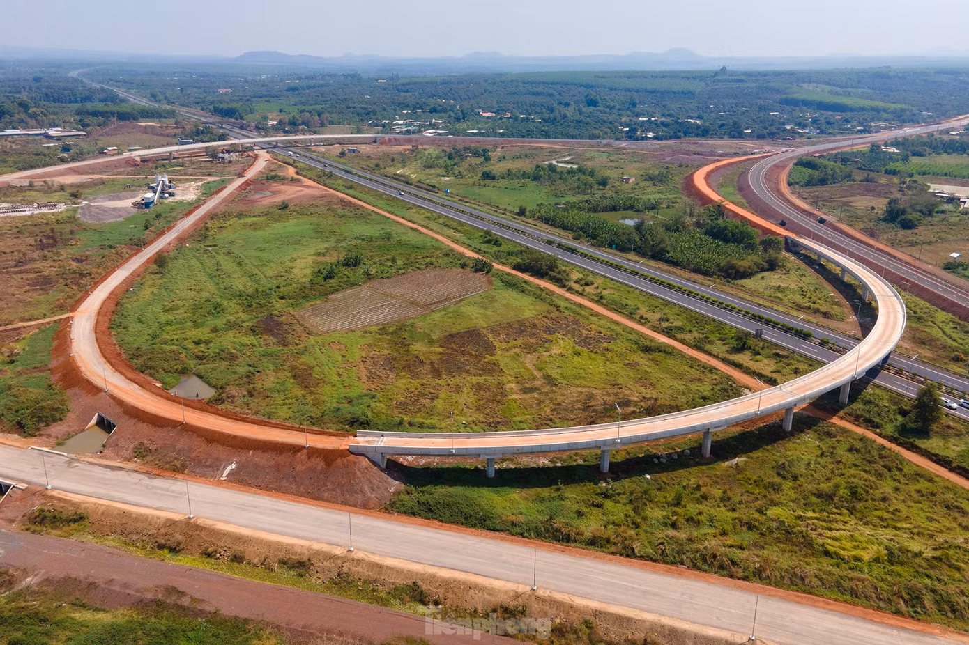Dự án cao tốc Phan Thiết - Dầu Giây còn thiếu khoảng 620.000 m3 đất đắp nền.