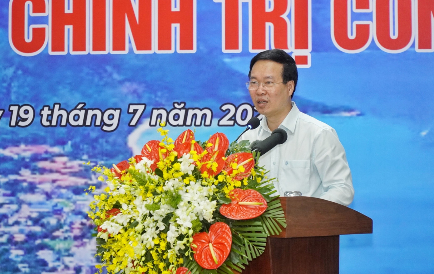 Chủ tịch nước Võ Văn Thưởng khẳng định, những câu chuyện của các cựu tù chính trị hôm nay mang lại cảm xúc rất đặc biệt, thể hiện tinh thần của tù chính trị, đó là sống trong tù thì kiên trung bất khuất, sống ngoài đời thì tình nghĩa thủy chung. Chủ tịch nước bày tỏ mong muốn, các cựu tù chính trị luôn mạnh khỏe và giữ vững tinh thần của người tù chính trị, là tấm gương để thế hệ trẻ hiện nay học tập, noi theo, tiếp nối thực hiện lý tưởng mà các cô, các chú đã từng đeo đuổi, bỏ cả cuộc đời để phấn đấu, thực hiện.