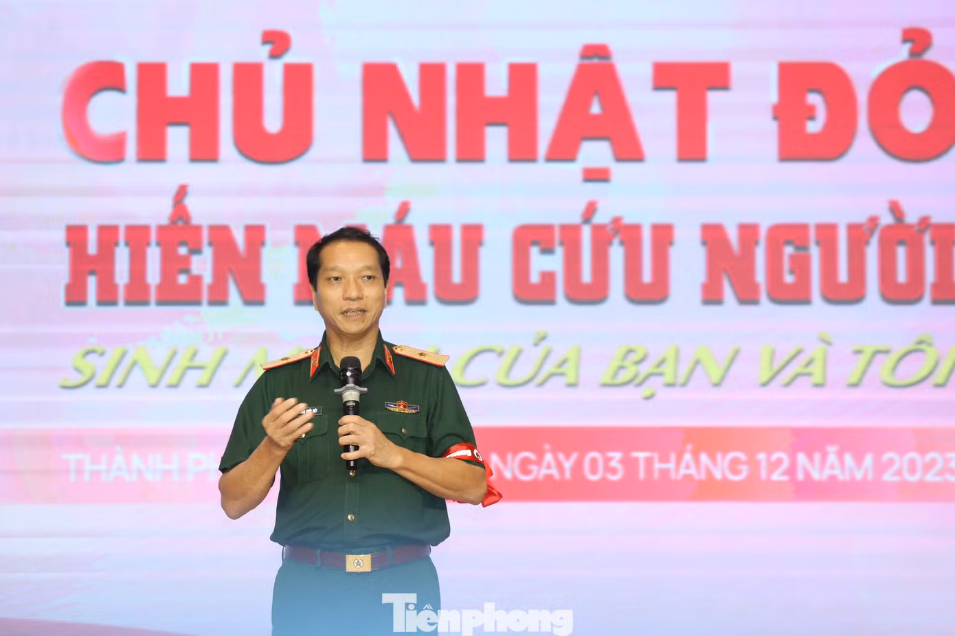 Thiếu tướng - Thầy thuốc Ưu tú Trần Quốc Việt - Giám đốc Bệnh viện Quân Y 175 phát biểu tại chương trình.