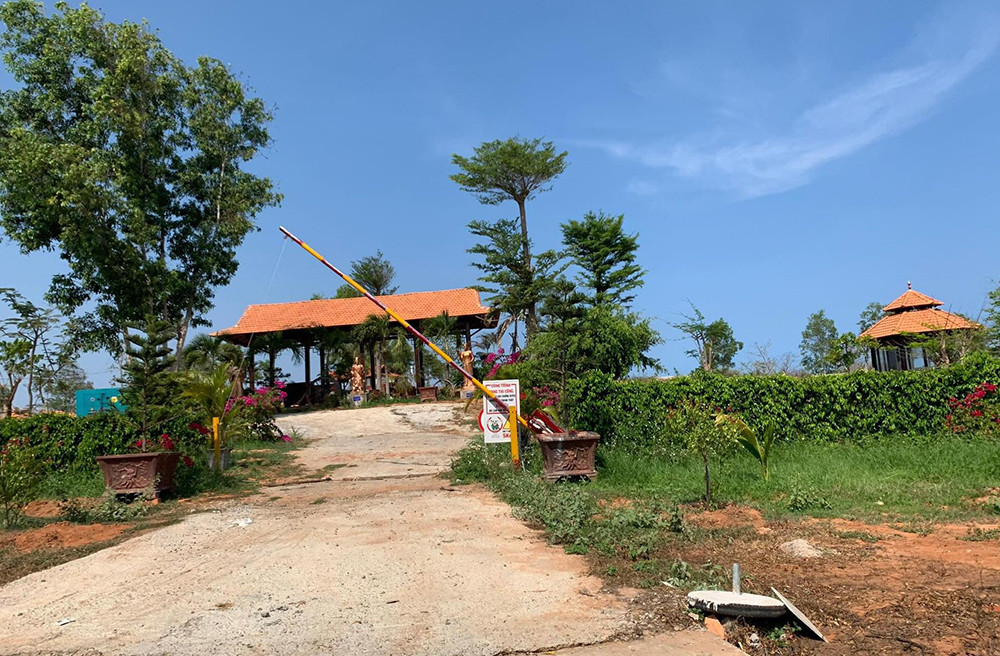 Công trình của Thảo "lụi" xây trên đất đã được UBND tỉnh Bình Thuận cấp cho Công ty Đại Thanh Quang để làm dự án Khu du lịch nghỉ dưỡng phức hợp King Sea. Công trình của Thảo "lụi" xây trên đất đã được UBND tỉnh Bình Thuận cấp cho Công ty Đại Thanh Quang để làm dự án Khu du lịch nghỉ dưỡng phức hợp King Sea.