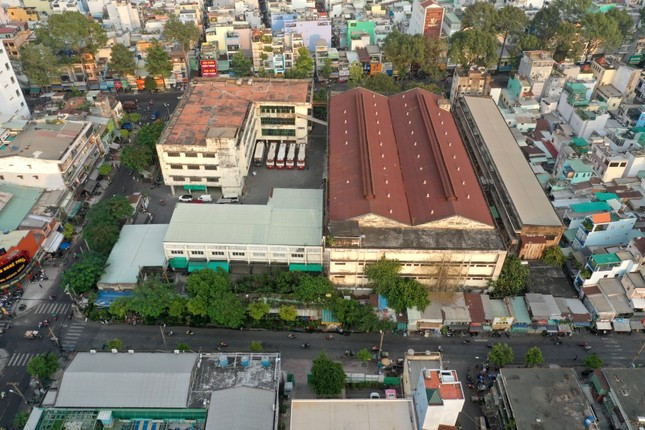 Toàn cảnh khu đất số 419 Lê Hồng Phong có diện tích hơn 11.000 m2, toạ lạc trên 3 mặt tiền đường Vĩnh Viễn - Lê Hồng Phong - Trần Nhân Tôn, quận 10, TPHCM.