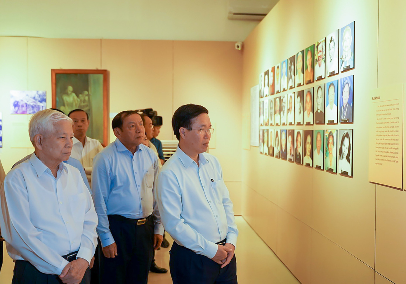 Chủ tịch nước Võ Văn Thưởng và đại diện lãnh đạo các cơ quan, bộ, ngành, đoàn thể ở Trung ương và tỉnh Bà Rịa-Vũng Tàu thăm Bảo tàng Côn Đảo.