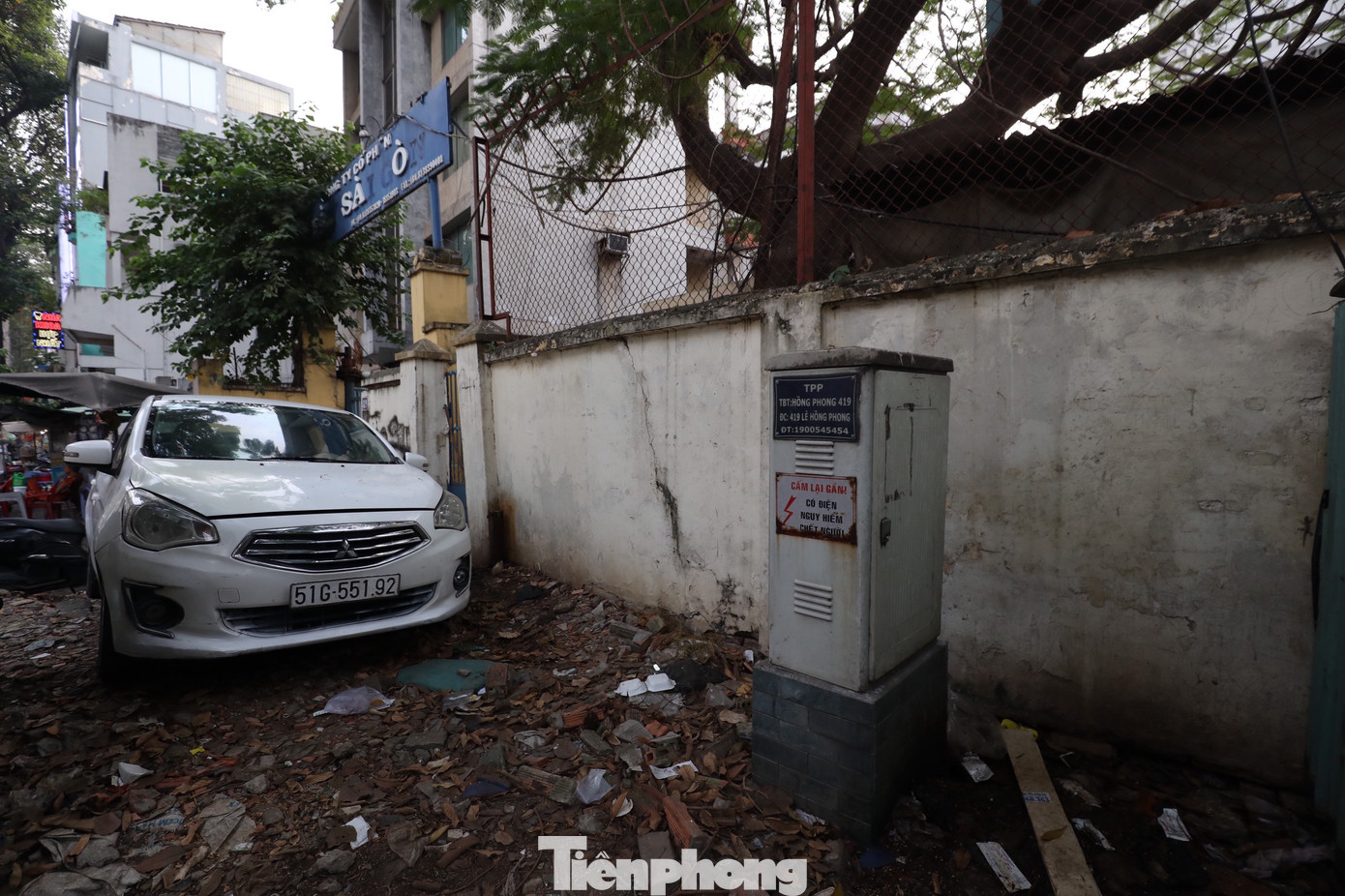 Trong khi đó, khu đất số 419 đường Lê Hồng Phong đến hết năm 2020 là hết thời hạn cho thuê đất. UBND TPHCM đồng ý chủ trương sau khi khu đất trên hết hợp đồng thuê đất sẽ thu hồi và bàn giao toàn bộ diện tích khu đất cho UBND quận 10 để đầu tư xây dựng trường trung học cơ sở đạt chuẩn theo quy định bằng nguồn kinh phí từ ngân sách nhà nước.