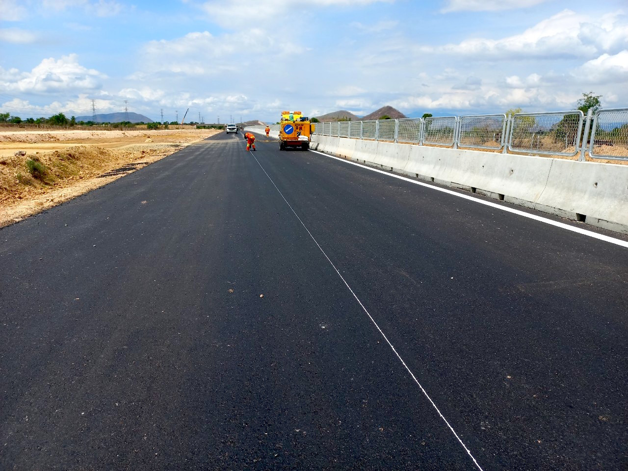 Cao tốc Phan Thiết - Vĩnh Hảo cùng với cao tốc Dầu Giây - Phan Thiết khi đưa vào sử dụng sẽ rút ngắn thời gian từ TPHCM đi các tỉnh Nam Trung Bộ và miền Trung. Cao tốc Phan Thiết - Vĩnh Hảo cùng với cao tốc Dầu Giây - Phan Thiết khi đưa vào sử dụng sẽ rút ngắn thời gian từ TPHCM đi các tỉnh Nam Trung Bộ và miền Trung.