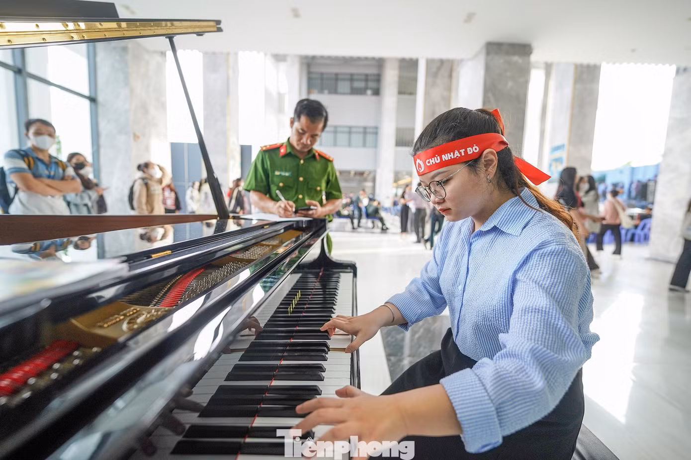 Phút ngẫu hứng của sinh viên Trường Đại học Văn Hiến tại chương trình.
