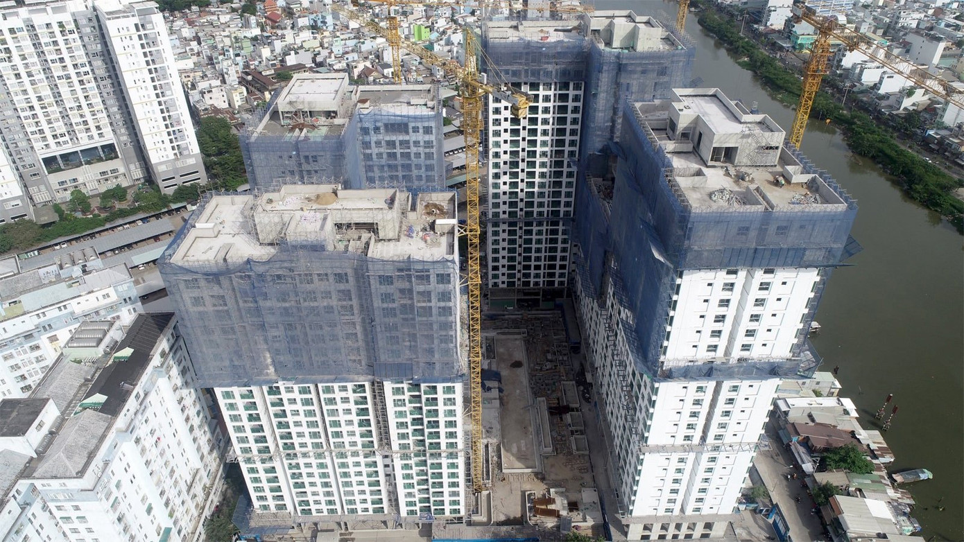 Sau đó, dự án được chuyển nhượng lại cho CapitaLand và đổi tên thành De La Sol. Hiện dự án đang được cơ quan chức năng rà soát để xác định vướng mắc (nếu có) liên quan đến việc cổ phần hóa doanh nghiệp trước đây và giải pháp tháo gỡ tạo điều kiện phát triển dự án cho nhà đầu tư.