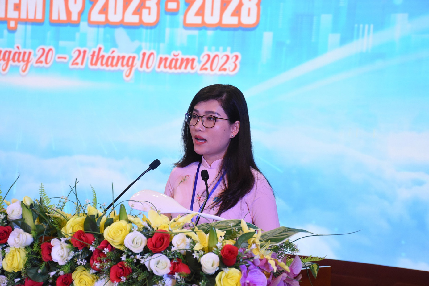 Chị Hồ Hồng Nguyên - Phó Chủ tịch Trung ương Hội Sinh viên Việt Nam phát biểu tại đại hội. Chị Hồ Hồng Nguyên - Phó Chủ tịch Trung ương Hội Sinh viên Việt Nam phát biểu tại đại hội.