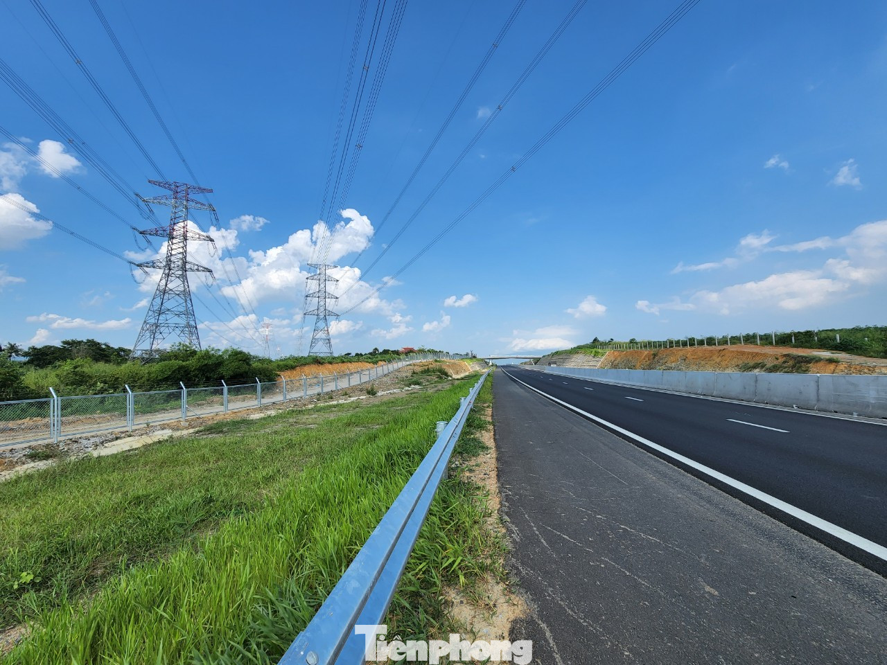 Đây là vị trí bị ngập vào sáng 29/7 trên cao tốc Phan Thiết - Dầu Giây.