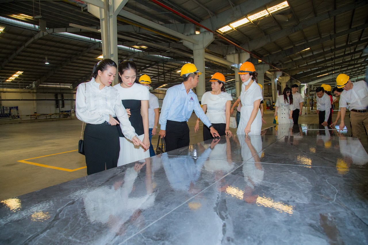 Tổng Công ty Viglacera mở bán gạch Porcelain khổ lớn cao cấp.