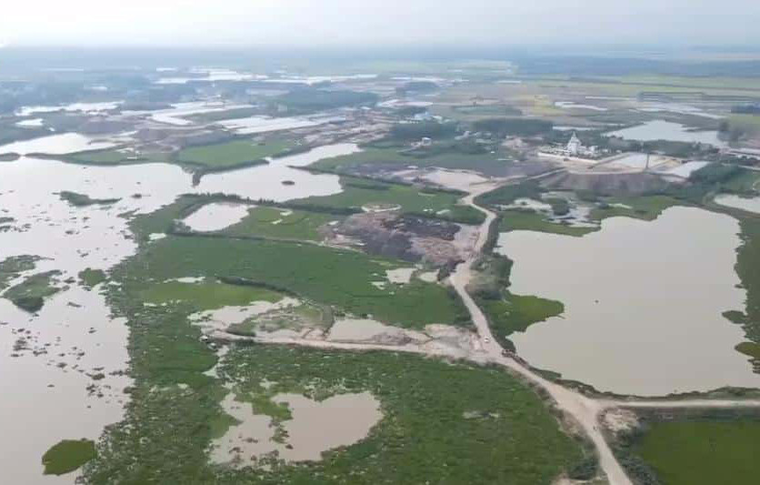 Một góc hồ Biển Lạc ở huyện Tánh Linh và Đức Linh. Một góc hồ Biển Lạc ở huyện Tánh Linh và Đức Linh.