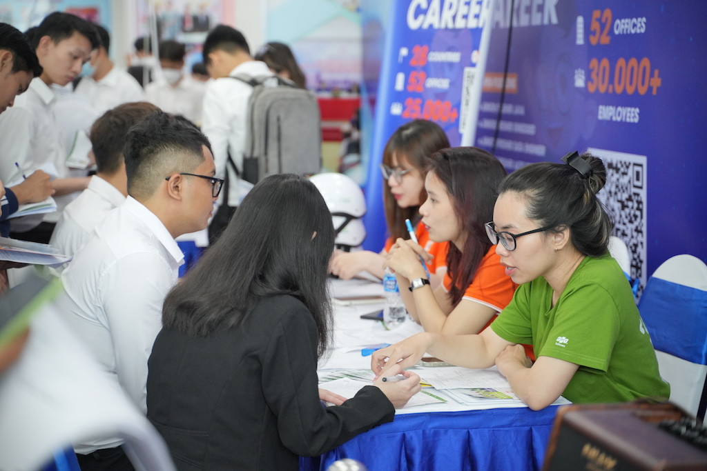 Sinh viên UEF được doanh nghiệp tuyển dụng thực tập sinh, tuyển dụng việc làm tại Này hội việc làm 'FIT Career Day 2023'. Sinh viên UEF được doanh nghiệp tuyển dụng thực tập sinh, tuyển dụng việc làm tại Này hội việc làm 'FIT Career Day 2023'.