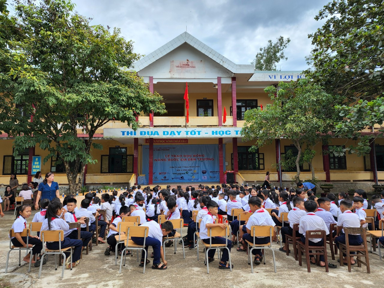 178 học sinh Trường TH-THCS Thiện Thành tham dự buổi lễ.