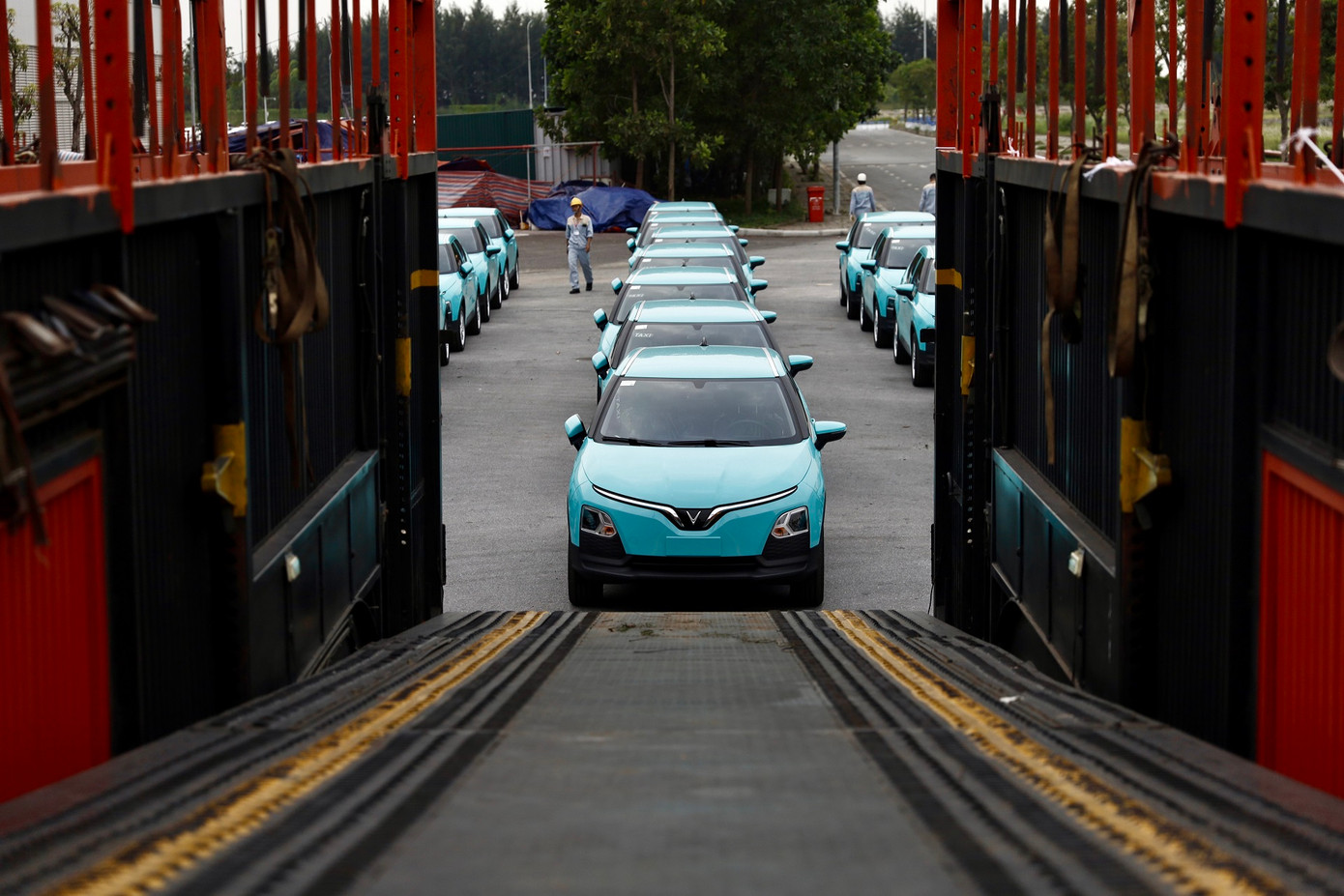 GSM đã xúc tiến việc nhập khẩu 150 ô tô điện VinFast vào thị trường Lào để triển khai dịch vụ taxi điện Xanh SM.