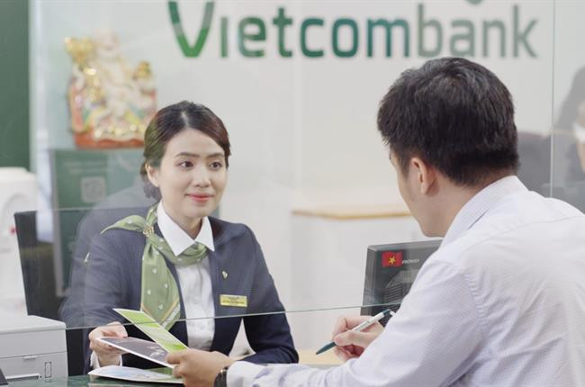Sau phát hành gần 857 triệu cổ phiếu để trả cổ tức, vốn điều lệ của Vietcombank sẽ tăng thêm gần 8.566 tỷ đồng, lên 55.891 tỷ đồng. Sau phát hành gần 857 triệu cổ phiếu để trả cổ tức, vốn điều lệ của Vietcombank sẽ tăng thêm gần 8.566 tỷ đồng, lên 55.891 tỷ đồng.