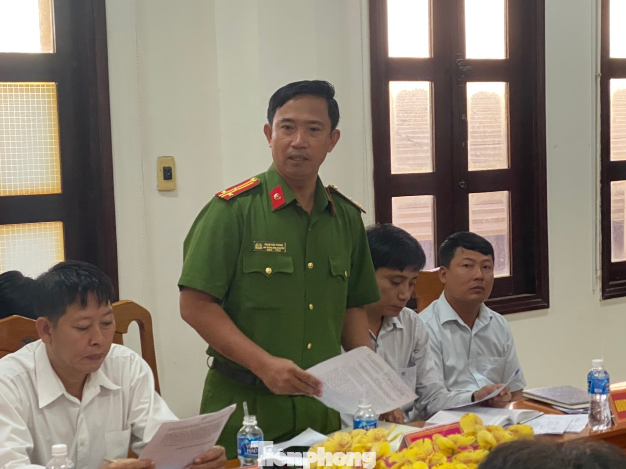 Thượng tá Phạm Văn Thắng – Phó trưởng Công an huyện Hàm Tân, tỉnh Bình Thuận thông tin tiến độ điều tra vụ việc.