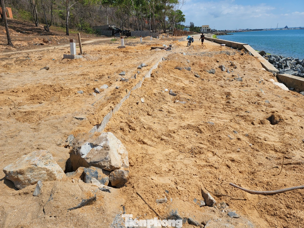 Sai phạm của ông Phước đã làm ảnh hưởng uy tín của tổ chức Đảng và cá nhân ông. Căn cứ Quy định số 69/QĐ-TW ngày 6/7/2022, Ủy ban Kiểm tra Tỉnh ủy Bình Thuận quyết định thi hành kỷ luật bằng hình thức khiển trách đối với ông Nguyễn Hữu Phước.