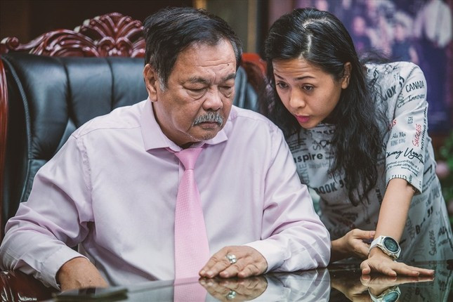 Ông Trần Quí Thanh và bà Trần Uyên Phương (con gái ông Thanh) bị bắt tạm giam vào ngày 10/4. Ông Trần Quí Thanh và bà Trần Uyên Phương (con gái ông Thanh) bị bắt tạm giam vào ngày 10/4.