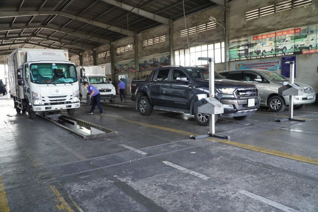 Công an tỉnh Bình Thuận phát hiện có nhiều dấu hiệu vi phạm pháp luật liên quan đến quá trình hoạt động đăng kiểm xe cơ giới trên địa bàn. Công an tỉnh Bình Thuận phát hiện có nhiều dấu hiệu vi phạm pháp luật liên quan đến quá trình hoạt động đăng kiểm xe cơ giới trên địa bàn.