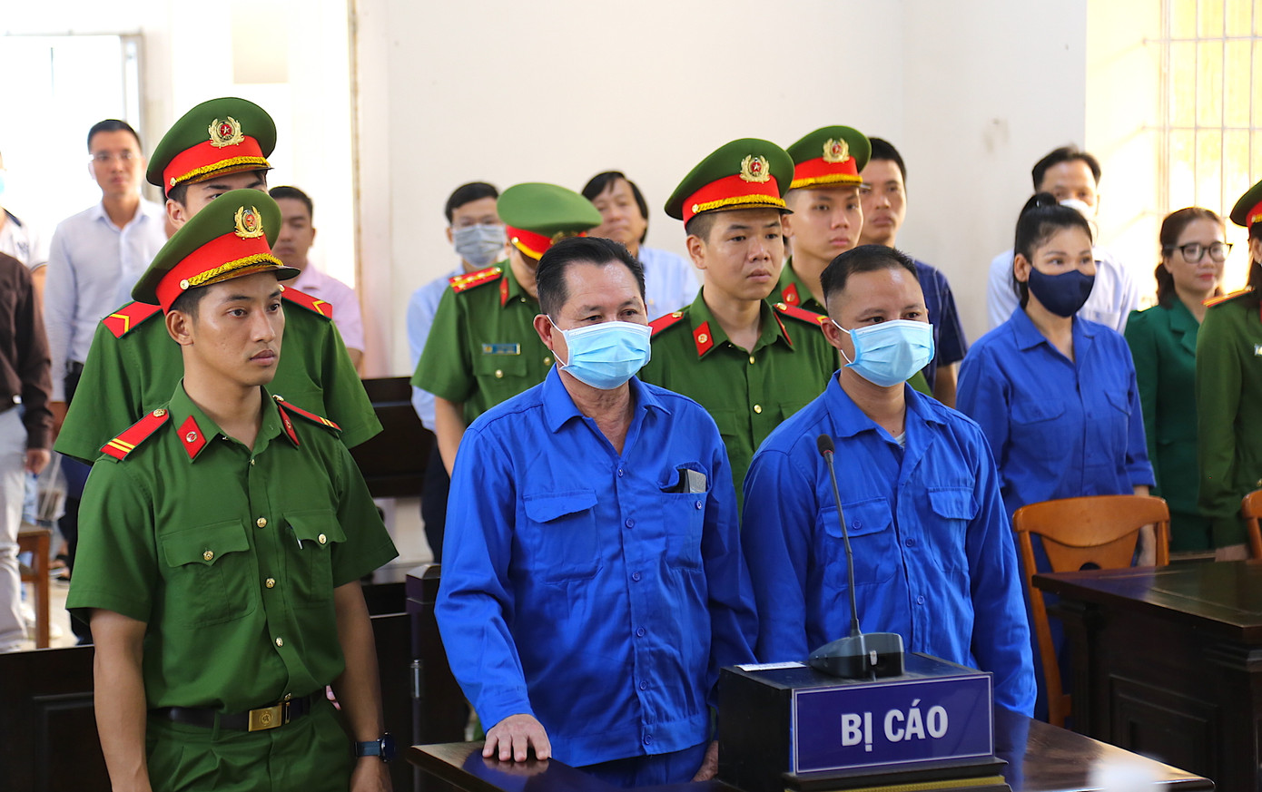 Bị cáo Lê Thái Thiện và Lê Thái Phong bị cáo buộc đã cho 9 cá nhân vay tổng số tiền hơn 324 tỷ đồng, với mức lãi suất vay từ 109%/năm đến 146%/năm. Ảnh: Báo Bà Rịa – Vũng Tàu.