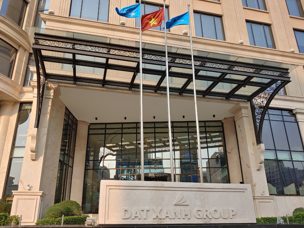 Lãnh đạo Đất Xanh liên tục bán tháo cổ phiếu.